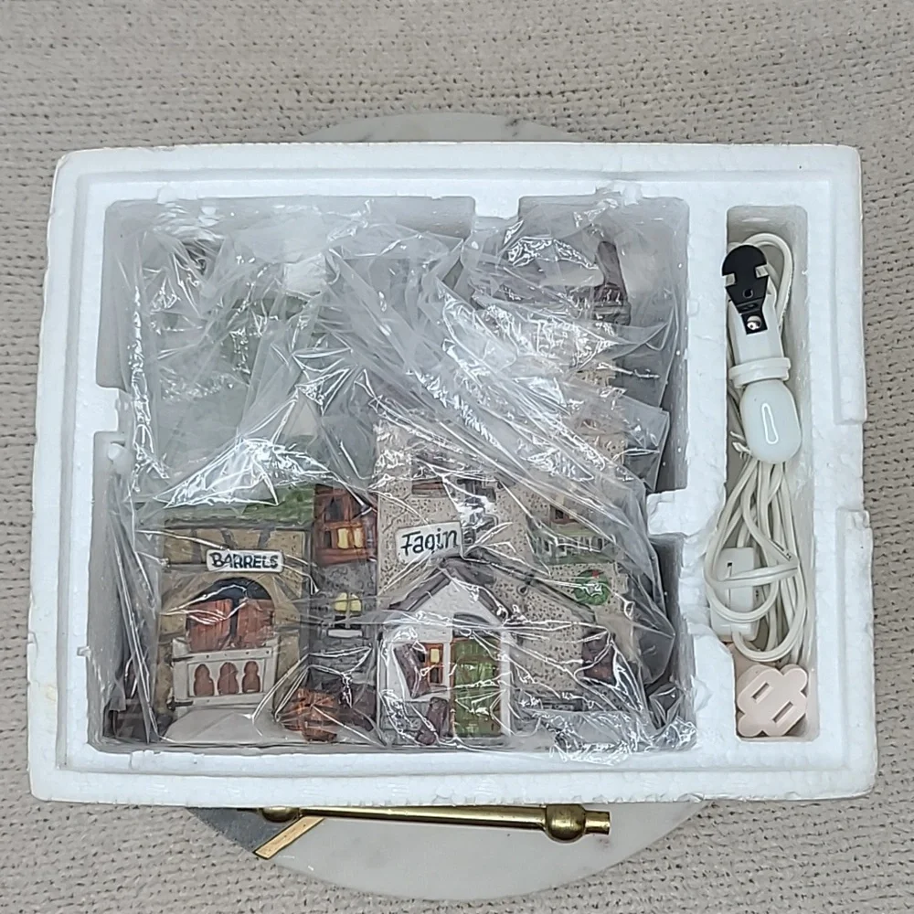 Department 56 Vtg Heritage Village Collection Oliver Twist 